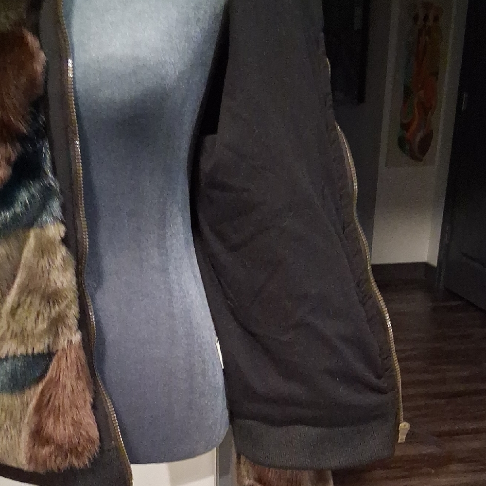 Chic Faux Fur Bomber Jacket - Brown and Black - Picture 5 of 5